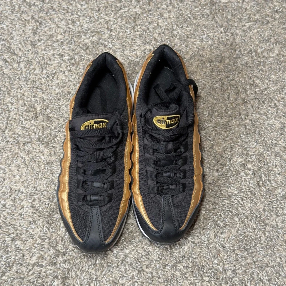 Nike Air Max 95 GS gold/Black Kids Sneakers 905348-032 Size 4Y